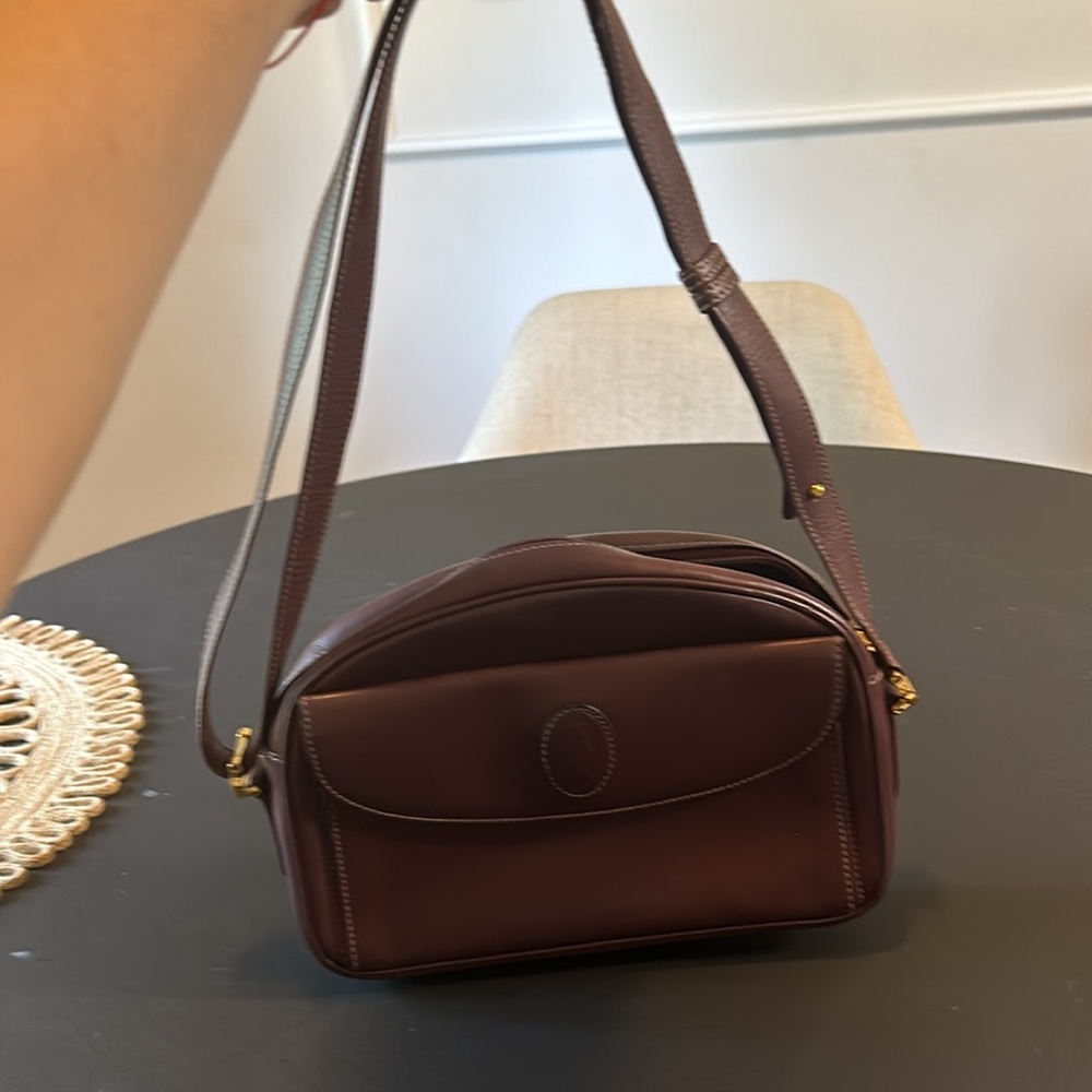 CARTIER. Must De Cartier Paris Bordeaux handbag.